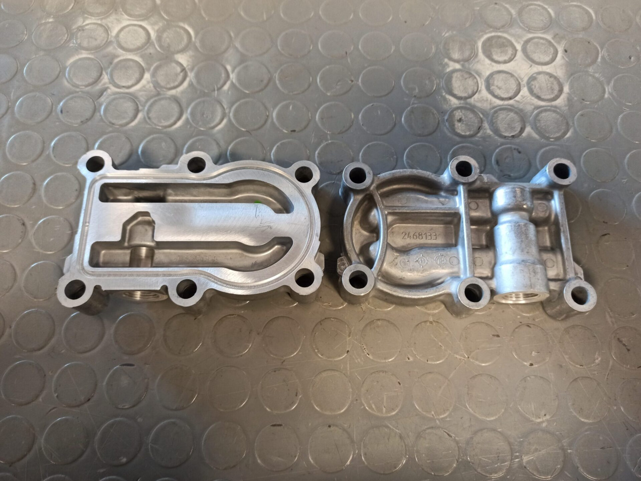 SCANIA OIL PUMP COVER - 2468133 - Pārnesumkārba un rezerves daļas - Kravas automašīna: foto 1 SCANIA OIL PUMP COVER - 2468133 - Pārnesumkārba un rezerves daļas - Kravas automašīna: foto 1