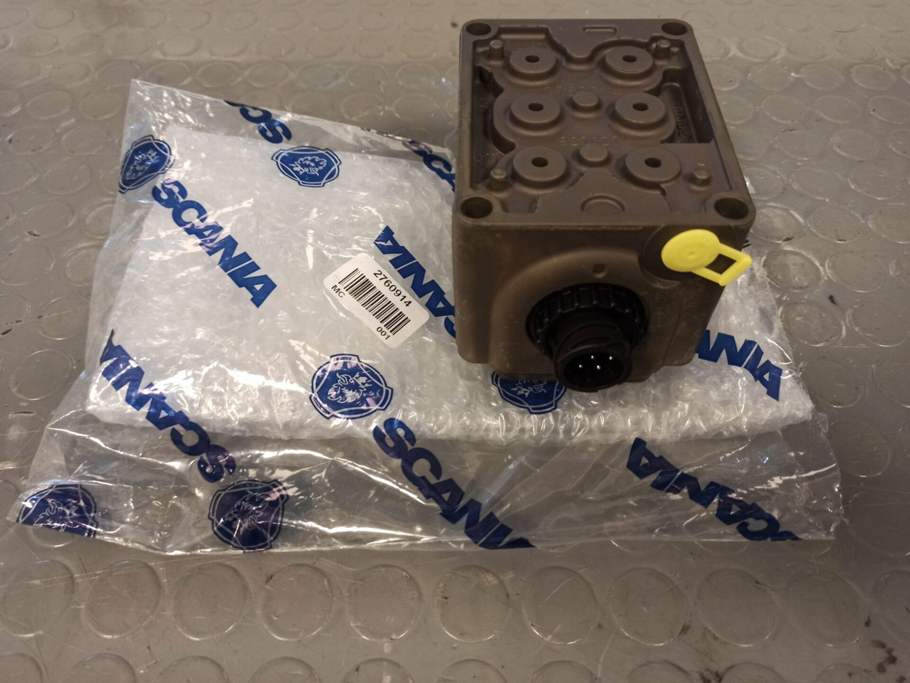 SCANIA VALVE HOUSING - 2760914 - Pārnesumkārba un rezerves daļas - Kravas automašīna: foto 1 SCANIA VALVE HOUSING - 2760914 - Pārnesumkārba un rezerves daļas - Kravas automašīna: foto 1