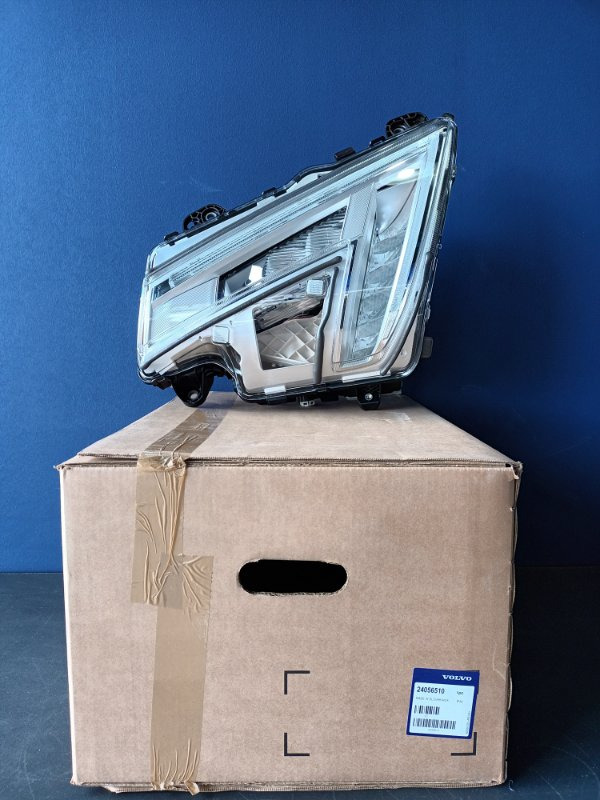 VOLVO HEADLAMP - 24056510 - Tuvās gaismas - Kravas automašīna: foto 1 VOLVO HEADLAMP - 24056510 - Tuvās gaismas - Kravas automašīna: foto 1