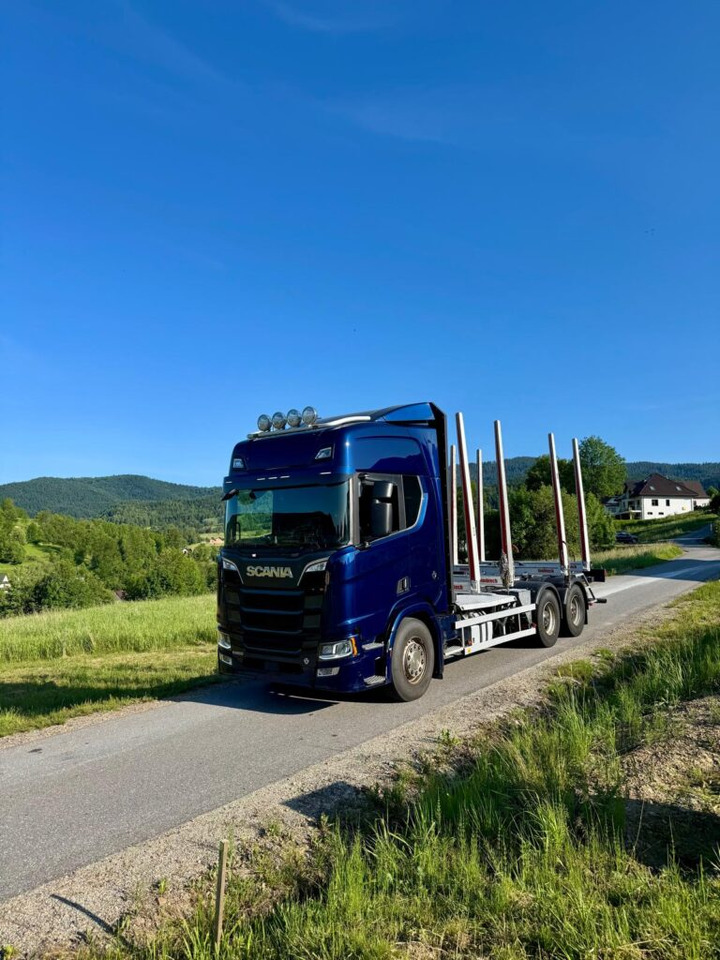 SCANIA 650 V8 6X4 - Kokvedējs: foto 2 SCANIA 650 V8 6X4 - Kokvedējs: foto 2