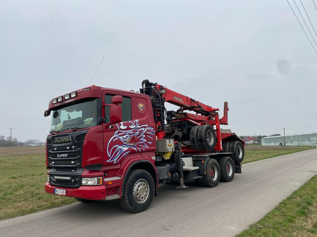 Kokvedējs, Kravas auto ar manipulatoru SCANIA R620: foto 1