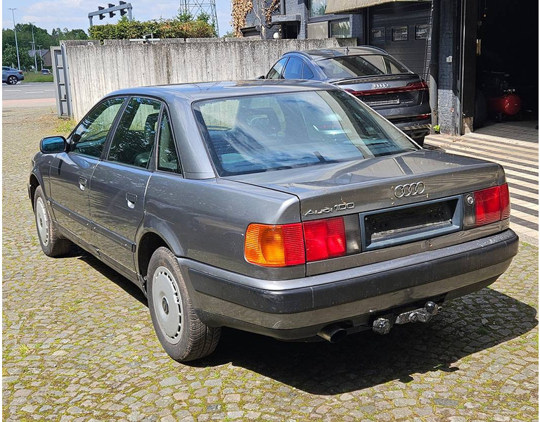 Audi 100 2.4D - Vieglā automašīna: foto 4 Audi 100 2.4D - Vieglā automašīna: foto 4
