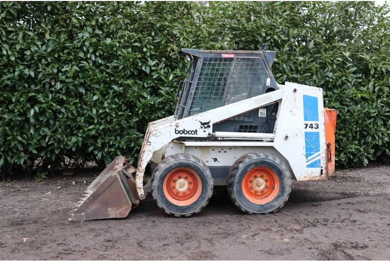 Bobcat 743 - Riteņu iekrāvējs: foto 1 Bobcat 743 - Riteņu iekrāvējs: foto 1