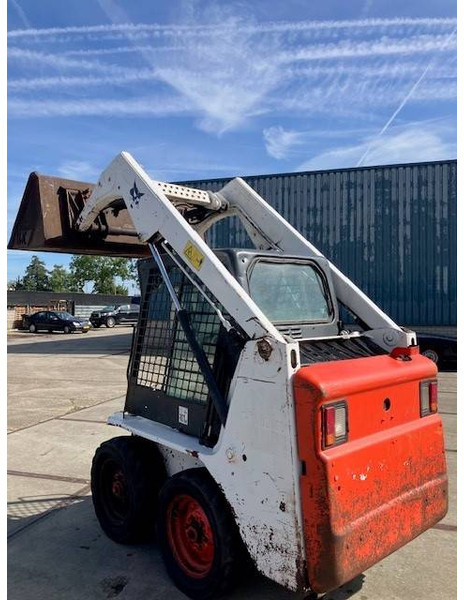 Bobcat S100 - Riteņu iekrāvējs: foto 3 Bobcat S100 - Riteņu iekrāvējs: foto 3