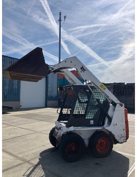 Bobcat S100 - Riteņu iekrāvējs: foto 1 Bobcat S100 - Riteņu iekrāvējs: foto 1