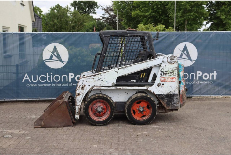 Bobcat S100 - Riteņu iekrāvējs: foto 2 Bobcat S100 - Riteņu iekrāvējs: foto 2