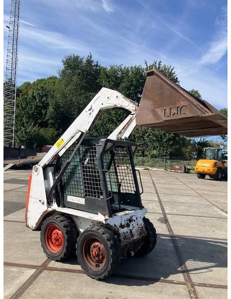Bobcat S100 - Riteņu iekrāvējs: foto 2 Bobcat S100 - Riteņu iekrāvējs: foto 2