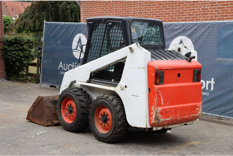Bobcat S130 - Riteņu iekrāvējs: foto 4 Bobcat S130 - Riteņu iekrāvējs: foto 4