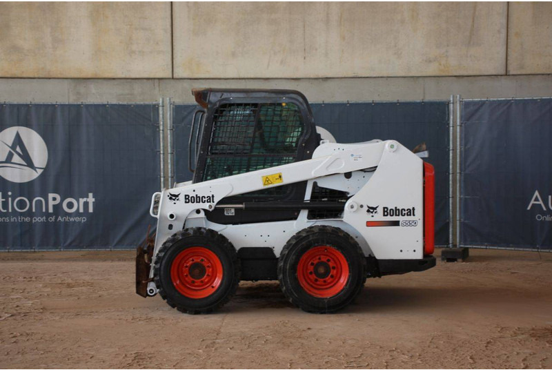 Bobcat S550 - Riteņu iekrāvējs: foto 2 Bobcat S550 - Riteņu iekrāvējs: foto 2