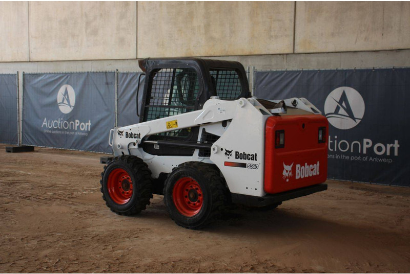 Bobcat S550 - Riteņu iekrāvējs: foto 3 Bobcat S550 - Riteņu iekrāvējs: foto 3