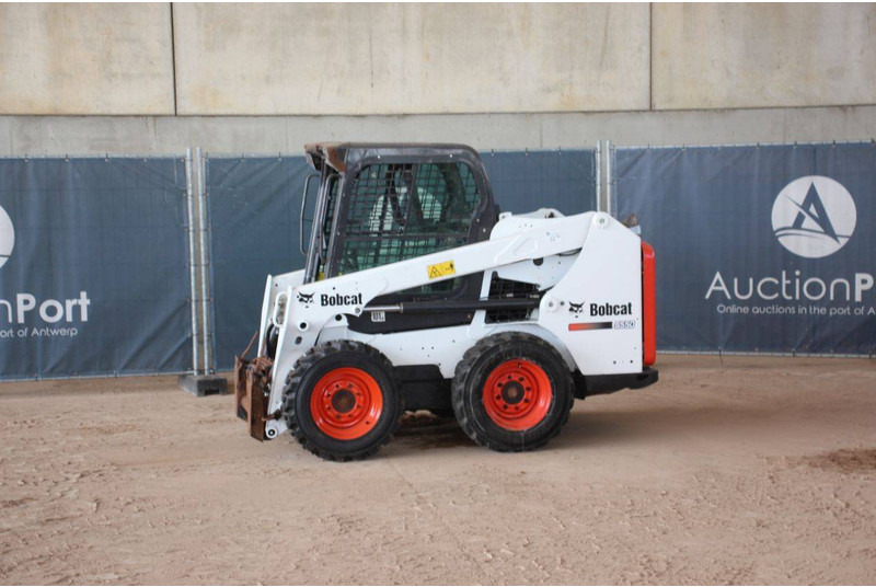 Bobcat S550 - Riteņu iekrāvējs: foto 1 Bobcat S550 - Riteņu iekrāvējs: foto 1