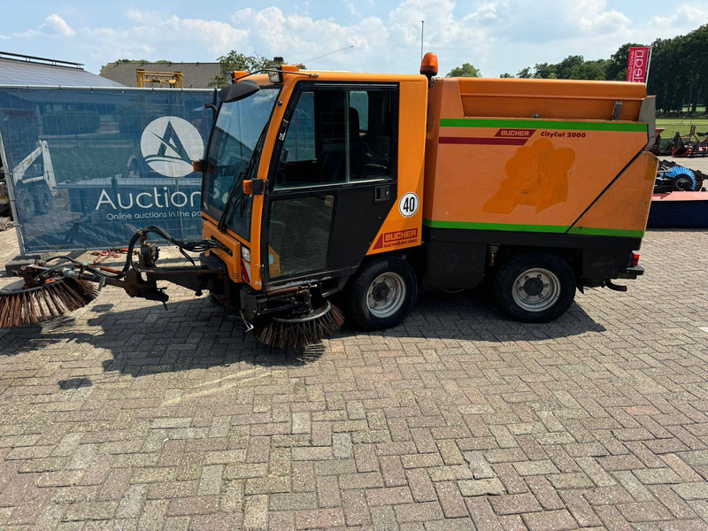 Bucher CityCat 2000 - Ielu tīrīšanas mašīna: foto 2 Bucher CityCat 2000 - Ielu tīrīšanas mašīna: foto 2