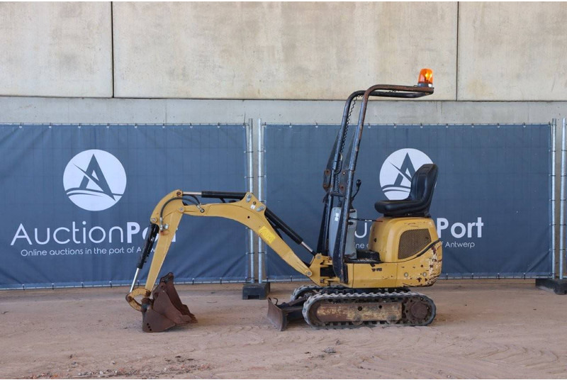 Caterpillar 300.9D - Mini-ekskavators: foto 1 Caterpillar 300.9D - Mini-ekskavators: foto 1