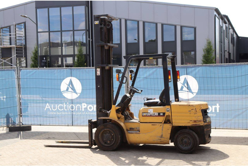 Caterpillar DP30 - Dīzeļiekrāvējs: foto 3 Caterpillar DP30 - Dīzeļiekrāvējs: foto 3