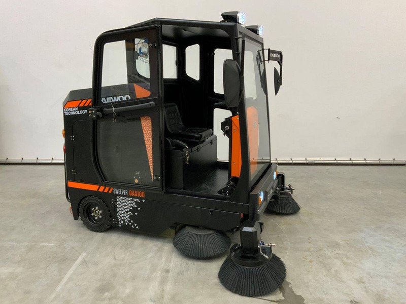Daewoo DAS100 - Ielu tīrīšanas mašīna: foto 1 Daewoo DAS100 - Ielu tīrīšanas mašīna: foto 1