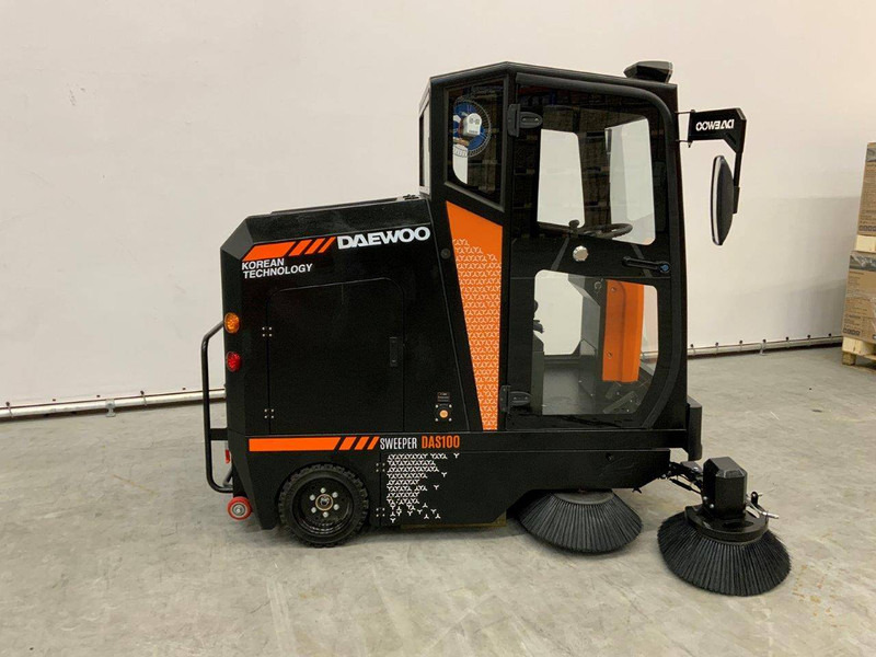 Daewoo DAS100 - Ielu tīrīšanas mašīna: foto 3 Daewoo DAS100 - Ielu tīrīšanas mašīna: foto 3