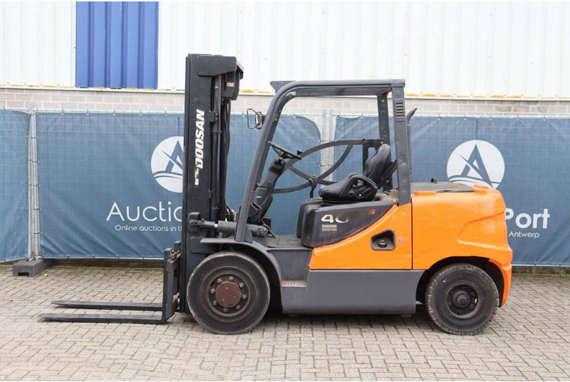 Doosan  - Dīzeļiekrāvējs: foto 2 Doosan  - Dīzeļiekrāvējs: foto 2