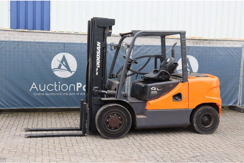 Doosan  - Dīzeļiekrāvējs: foto 1 Doosan  - Dīzeļiekrāvējs: foto 1