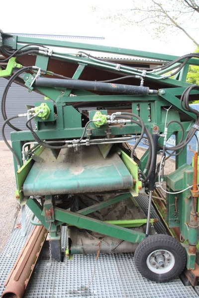 Fendt Machine for artificial grass rolls - Kombains: foto 4 Fendt Machine for artificial grass rolls - Kombains: foto 4
