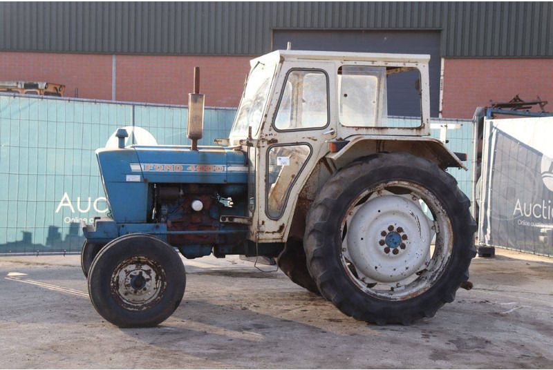 Ford 4000 - Traktors: foto 1 Ford 4000 - Traktors: foto 1