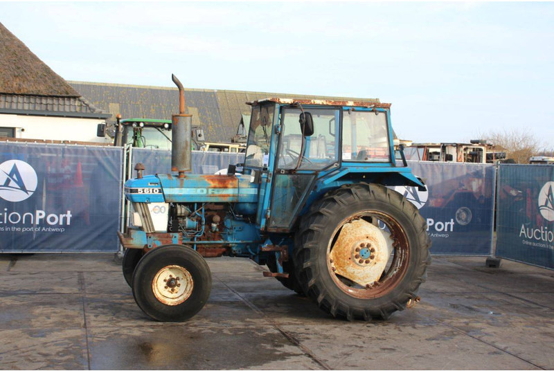 Ford 5610 - Traktors: foto 1 Ford 5610 - Traktors: foto 1