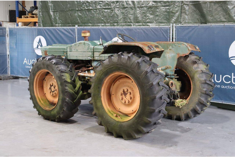 Ford County 1004 - Traktors: foto 3 Ford County 1004 - Traktors: foto 3