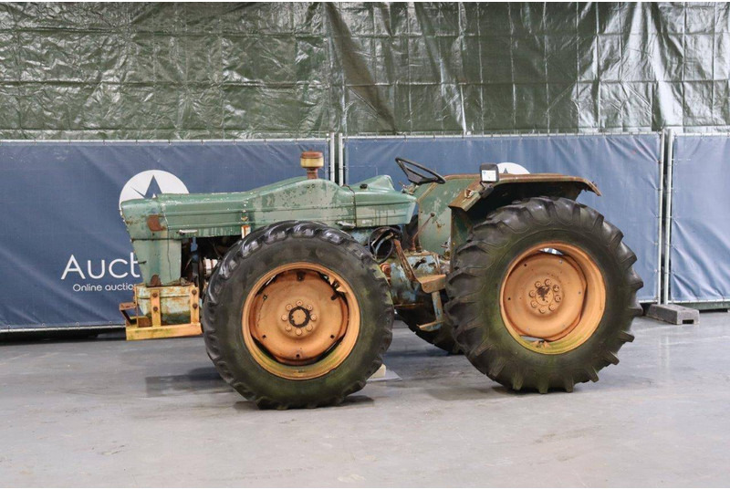 Ford County 1004 - Traktors: foto 1 Ford County 1004 - Traktors: foto 1