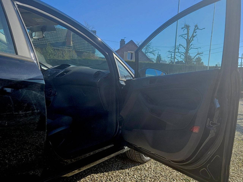 Sedans Ford Fiesta (VII - update) 1.25: foto 10