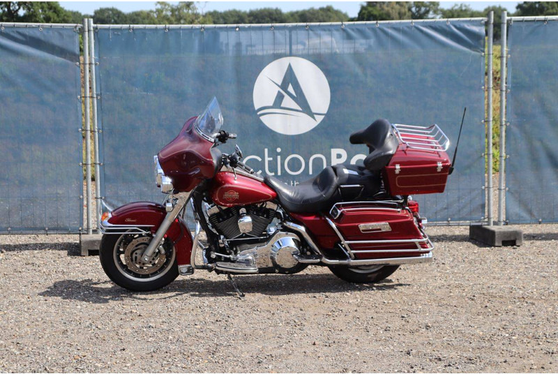 Harley-Davidson FLHTC - Motocikls: foto 1 Harley-Davidson FLHTC - Motocikls: foto 1
