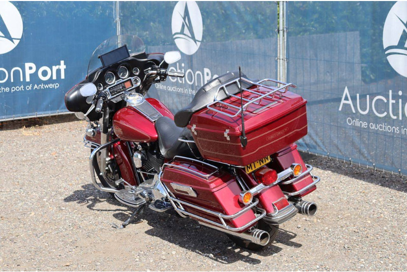 Harley-Davidson FLHTC - Motocikls: foto 4 Harley-Davidson FLHTC - Motocikls: foto 4