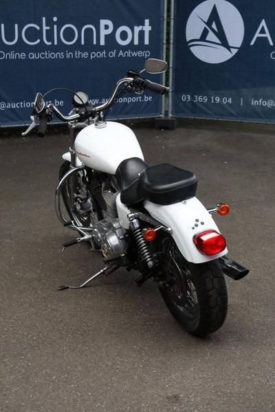 Harley-Davidson Sporster XL883 - Motocikls: foto 4 Harley-Davidson Sporster XL883 - Motocikls: foto 4