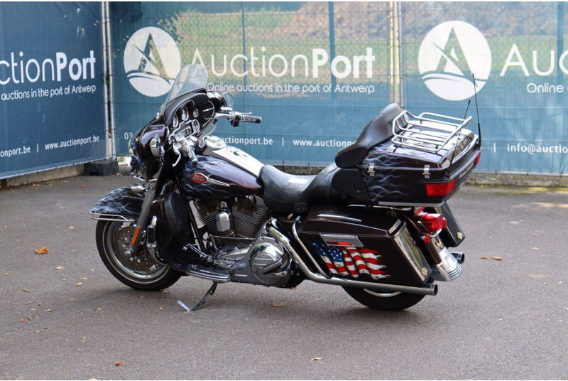Harley-Davidson Ultra Classic CVO - Motocikls: foto 3 Harley-Davidson Ultra Classic CVO - Motocikls: foto 3
