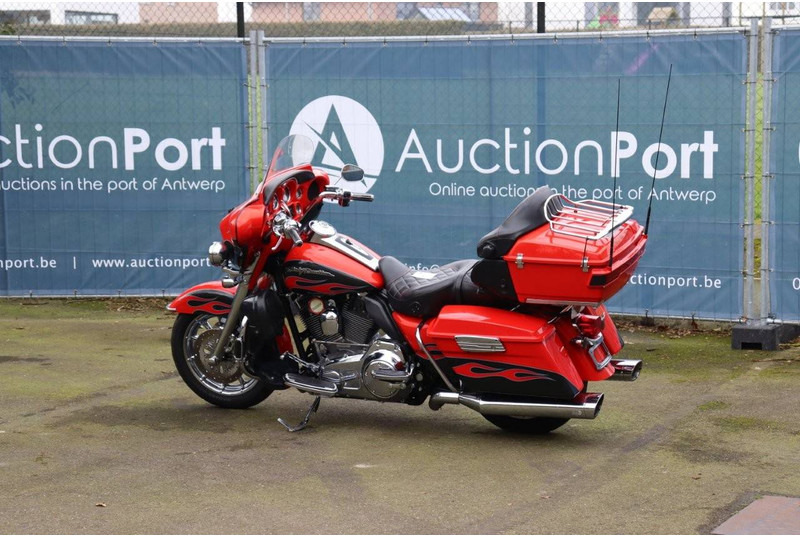 Harley-Davidson Ultra Classic CVO - Motocikls: foto 3 Harley-Davidson Ultra Classic CVO - Motocikls: foto 3