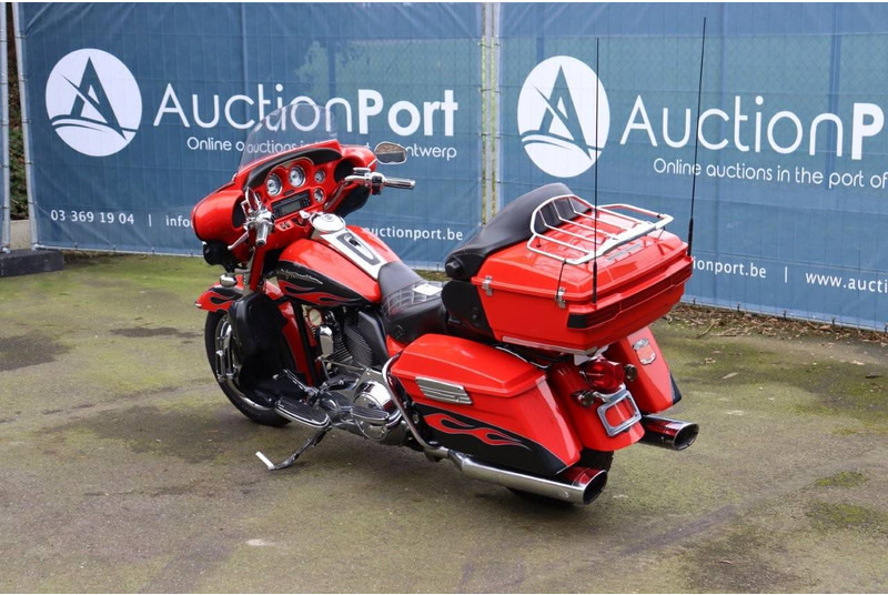 Harley-Davidson Ultra Classic CVO - Motocikls: foto 4 Harley-Davidson Ultra Classic CVO - Motocikls: foto 4