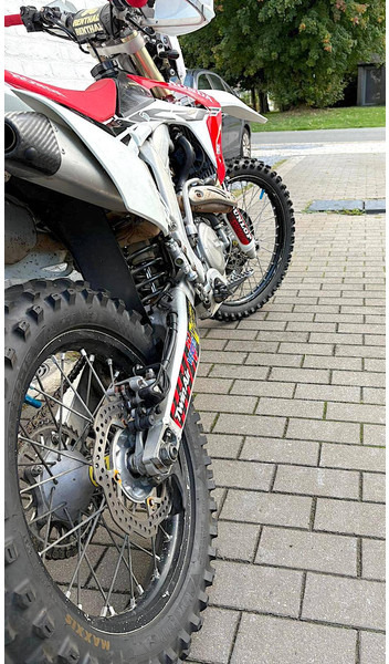 Honda CRF 500 R - Motocikls: foto 3 Honda CRF 500 R - Motocikls: foto 3