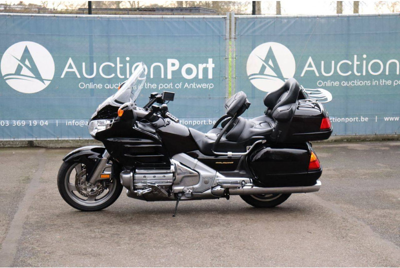 Honda GL1800 - Motocikls: foto 1 Honda GL1800 - Motocikls: foto 1