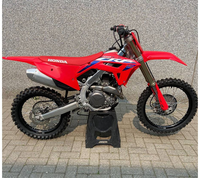 Honda (HRC) CRF 450R - Motocikls: foto 3 Honda (HRC) CRF 450R - Motocikls: foto 3