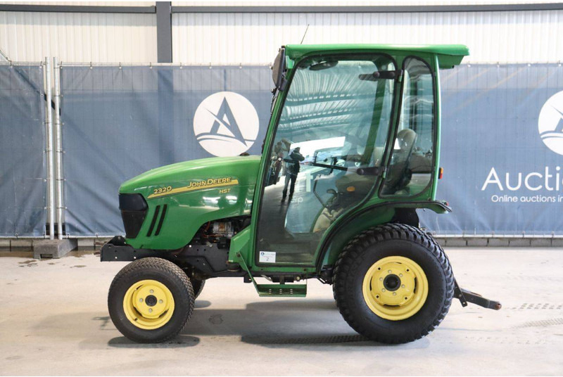 John Deere 2320 - Traktors: foto 2 John Deere 2320 - Traktors: foto 2