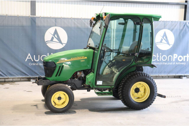 John Deere 2320 - Traktors: foto 1 John Deere 2320 - Traktors: foto 1