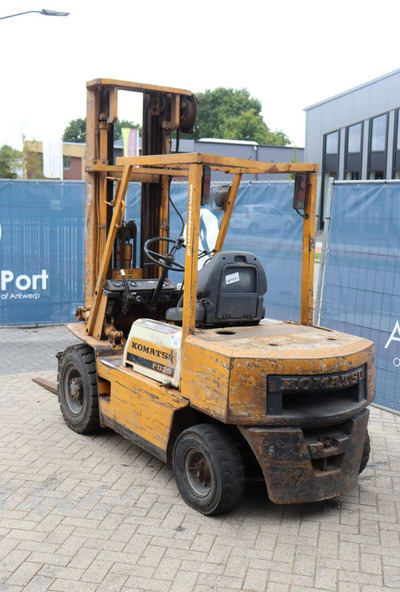 Komatsu FD-25-8 - Dīzeļiekrāvējs: foto 4 Komatsu FD-25-8 - Dīzeļiekrāvējs: foto 4