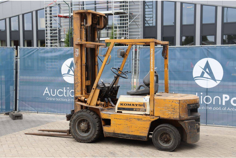 Komatsu FD-25-8 - Dīzeļiekrāvējs: foto 3 Komatsu FD-25-8 - Dīzeļiekrāvējs: foto 3