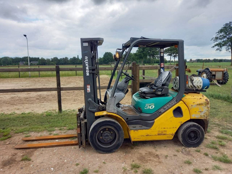 Komatsu FG30T-16R - Gāzes iekrāvējs: foto 2 Komatsu FG30T-16R - Gāzes iekrāvējs: foto 2