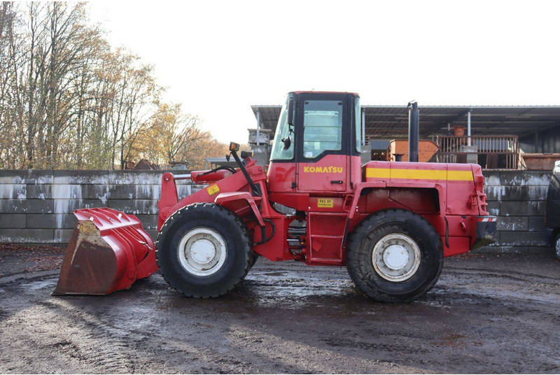 Komatsu WA 270-3 - Riteņu iekrāvējs: foto 2 Komatsu WA 270-3 - Riteņu iekrāvējs: foto 2