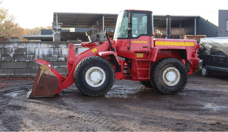 Komatsu WA 270-3 - Riteņu iekrāvējs: foto 1 Komatsu WA 270-3 - Riteņu iekrāvējs: foto 1