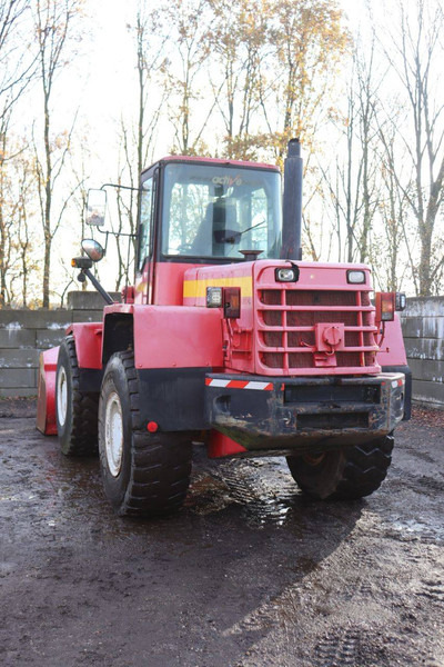 Komatsu WA 270-3 - Riteņu iekrāvējs: foto 4 Komatsu WA 270-3 - Riteņu iekrāvējs: foto 4