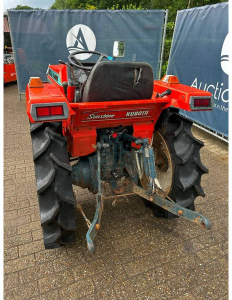 Kubota B1-14D - Traktors: foto 3 Kubota B1-14D - Traktors: foto 3