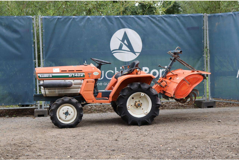 Kubota B1402 - Traktors: foto 1 Kubota B1402 - Traktors: foto 1