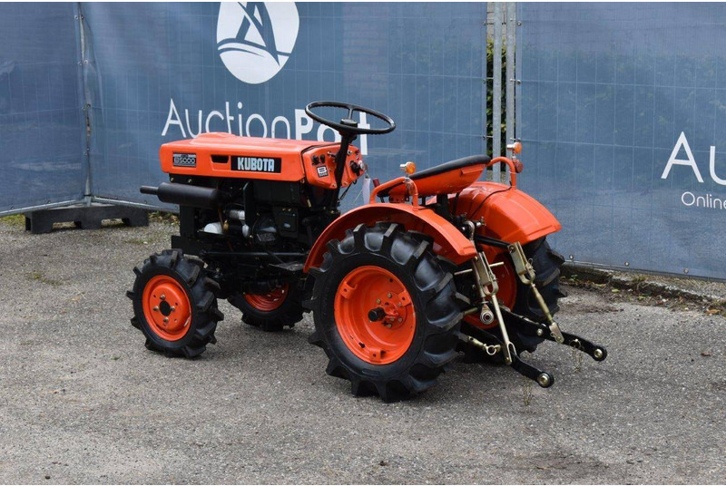 Kubota B5000 - Traktors: foto 3 Kubota B5000 - Traktors: foto 3