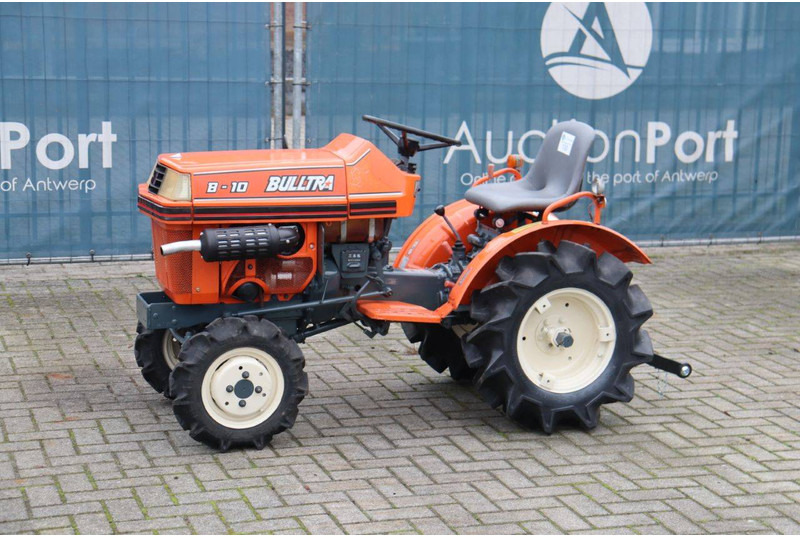 Kubota B5001 - Traktors: foto 1 Kubota B5001 - Traktors: foto 1
