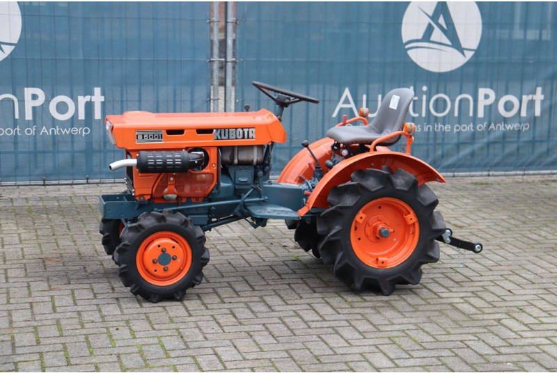Kubota B5001 - Traktors: foto 1 Kubota B5001 - Traktors: foto 1